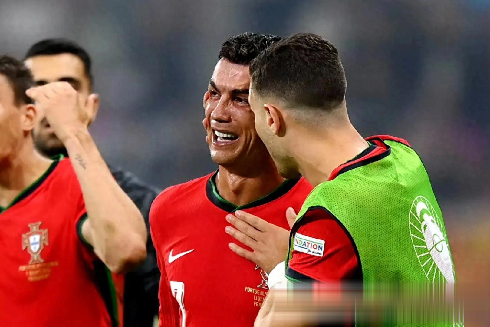 加拿大队带队取胜!,C罗重要时刻表现优异观众掌声雷动 加拿大队带队取胜!,C罗重要时刻表现优异观众掌声雷动