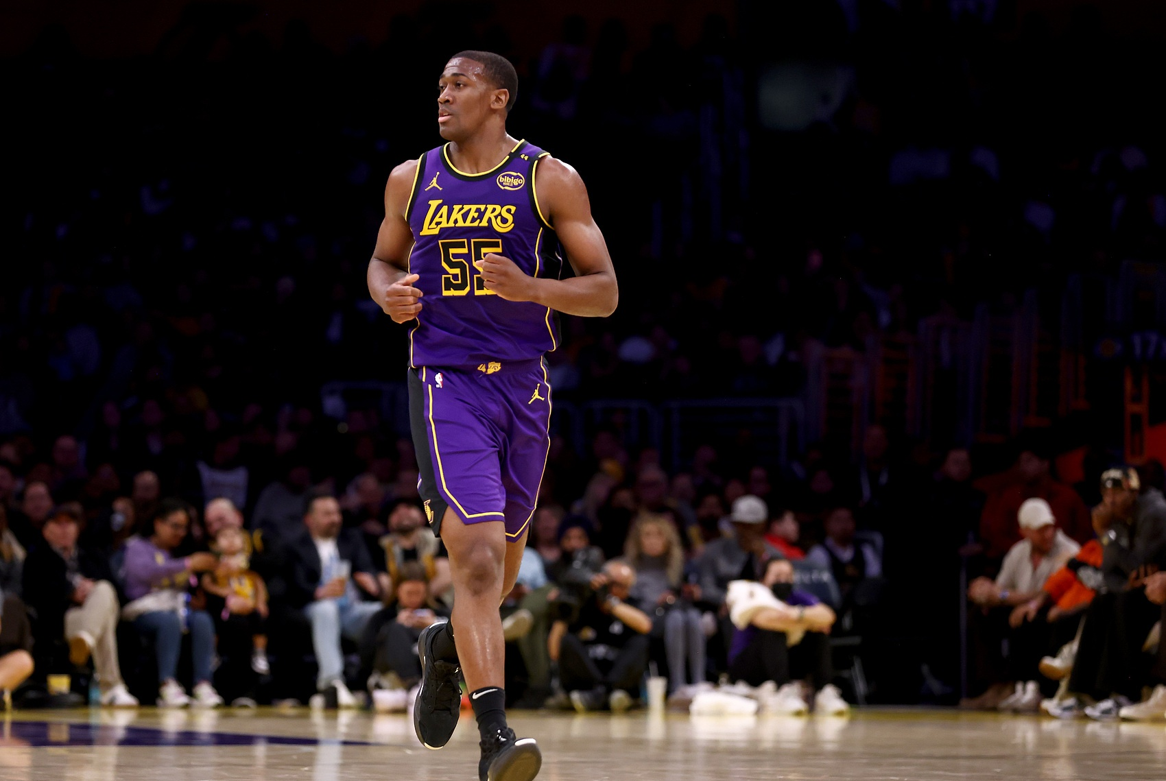 爱游戏平台-洛杉矶快船赛前扳平良机；志在欧冠名次提升；媒体盛赞；临场指挥获称赞-爱游戏平台