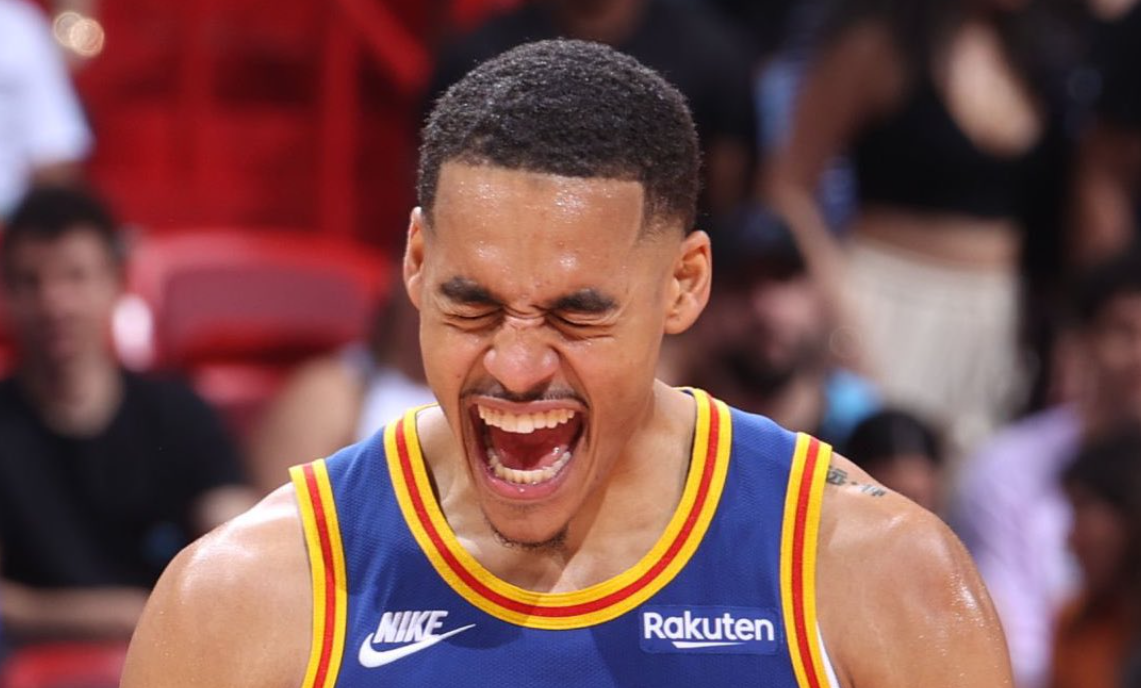 欧篮联赛程吃紧，里昂赛前手感冰凉，气氛紧张，更衣室氛围转暖