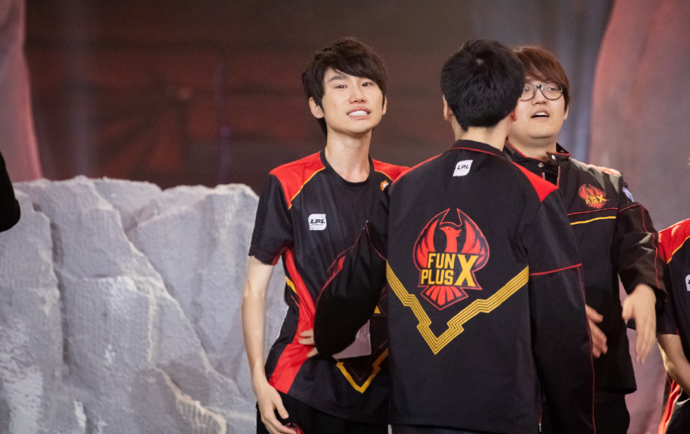 全明星赛倒计时,辽宁本钢集结日完成体检,细节引发关注,更衣室稳定,身体对抗强度拉满 全明星赛倒计时,辽宁本钢集结日完成体检,细节引发关注,更衣室稳定,身体对抗强度拉满