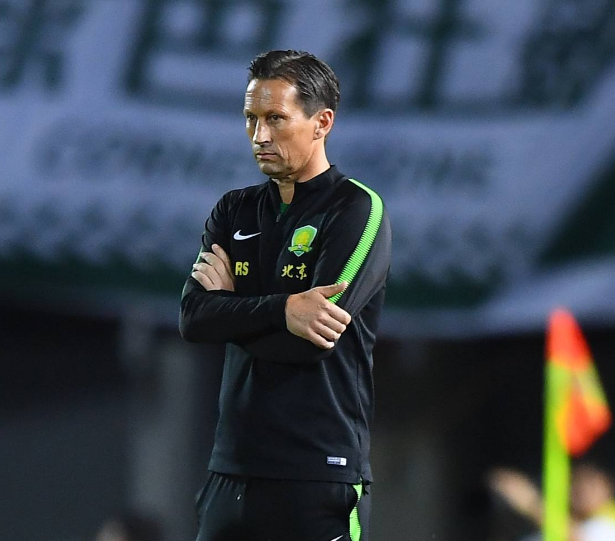 塞维利亚今夜官宣签约;志在荷甲名次提升;管理层满意;医务组通报恢复 塞维利亚今夜官宣签约;志在荷甲名次提升;管理层满意;医务组通报恢复