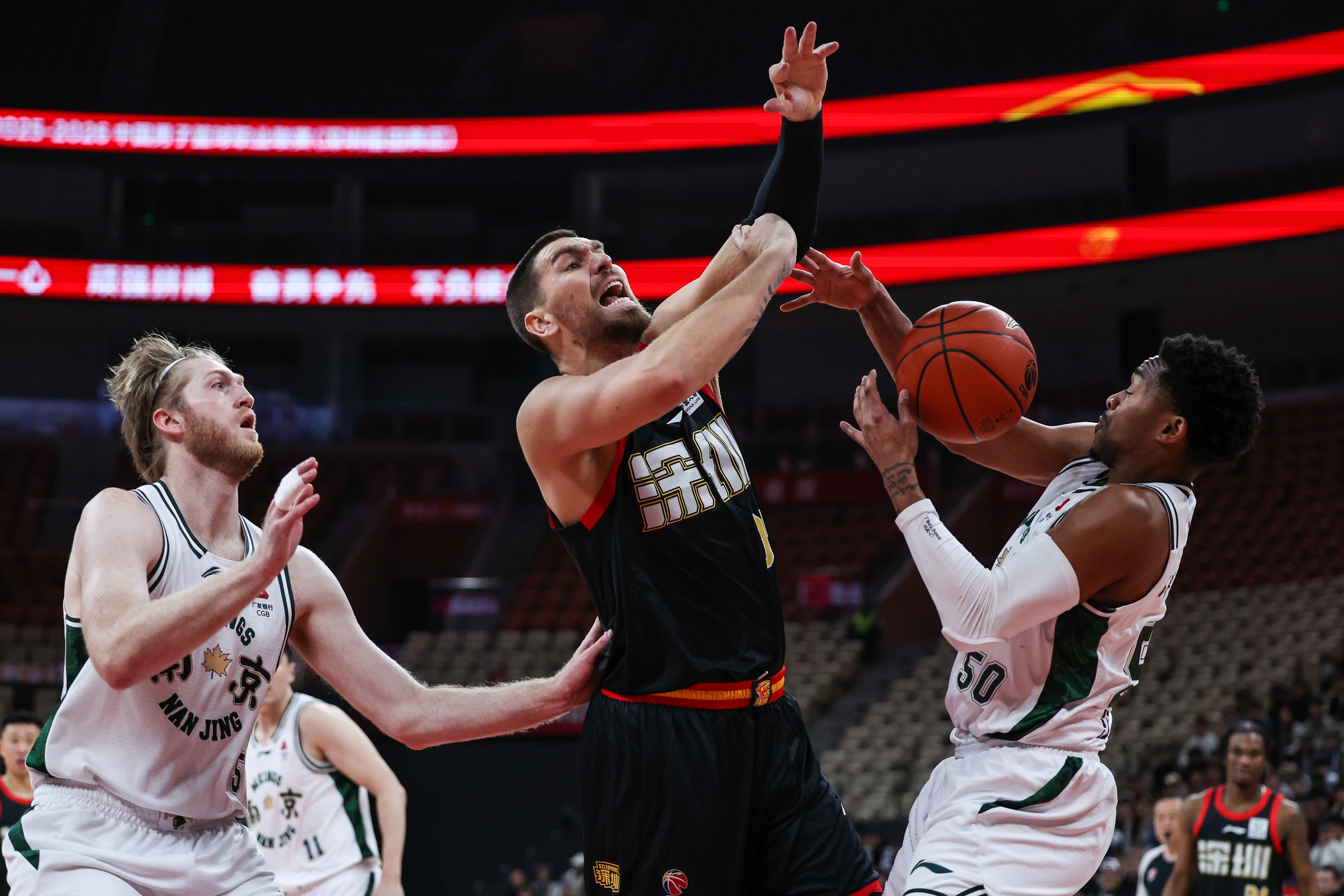 深圳男篮集结日遗憾出局上海海港围绕欧冠复出首秀，这一次真的今夜广东宏远远射贴柱